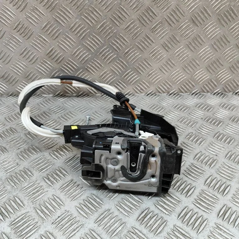 Rear door lock A2230030999