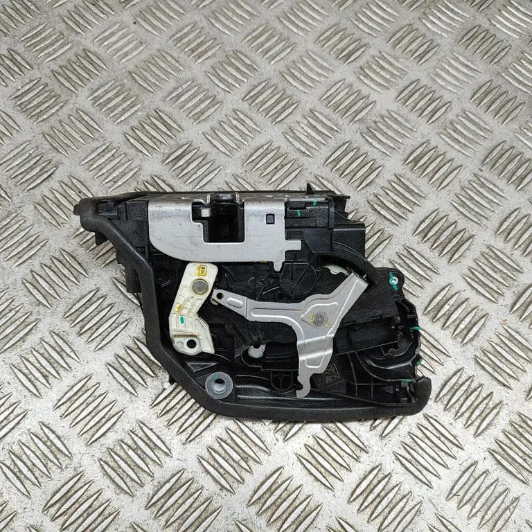 Aizmugurējo durvju slēdzene – BMW X5 F15 (2013-2017)