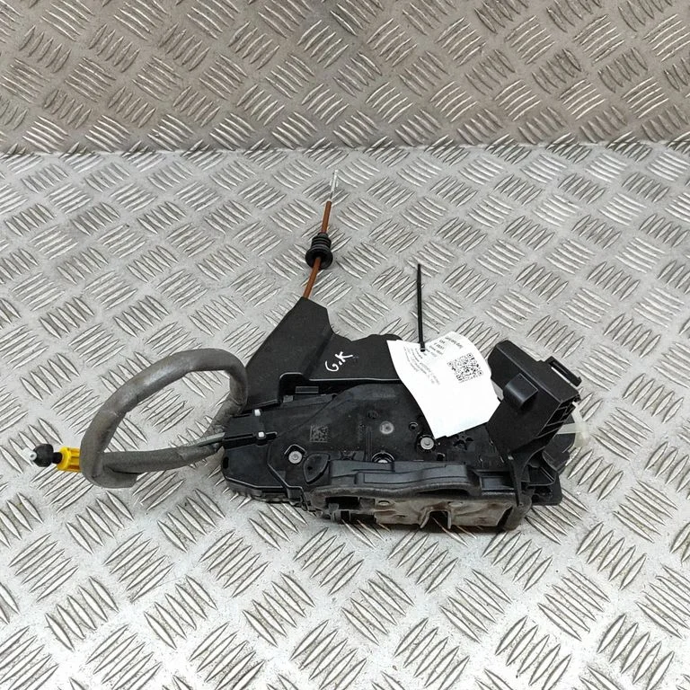 Aizmugurējo durvju slēdzene A0997308501