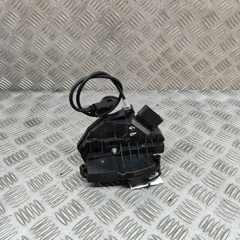 Aizmugurējo durvju slēdzene CM5AA26412BB