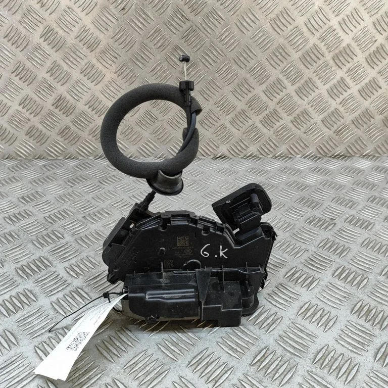 Rear door lock 5TA839015P