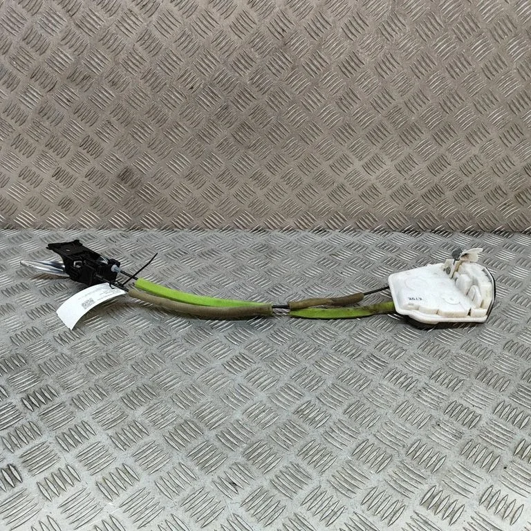 Aizmugurējo durvju slēdzene KD5372310