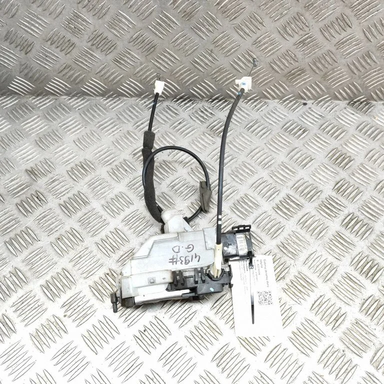 Aizmugurējo durvju slēdzene PSA732301