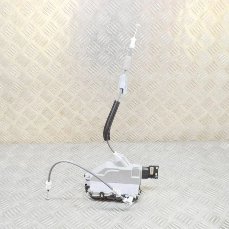 Aizmugurējo durvju slēdzene 9844412980