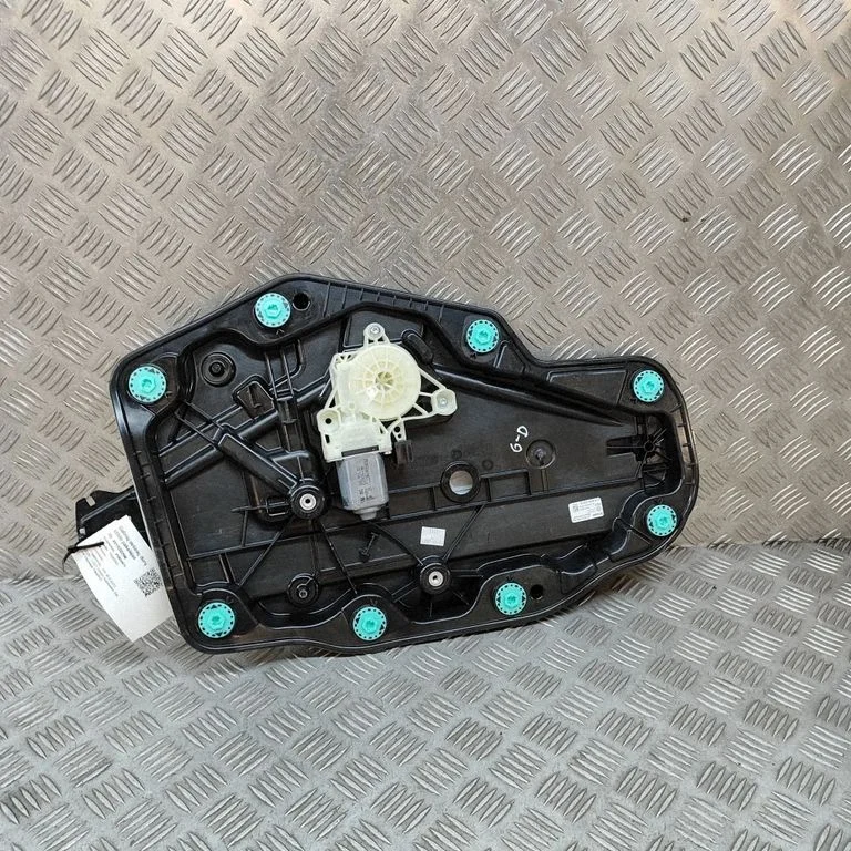 Aizmugurējā el. loga pacēlāja mehānisms bez motoriņa 4K0959881