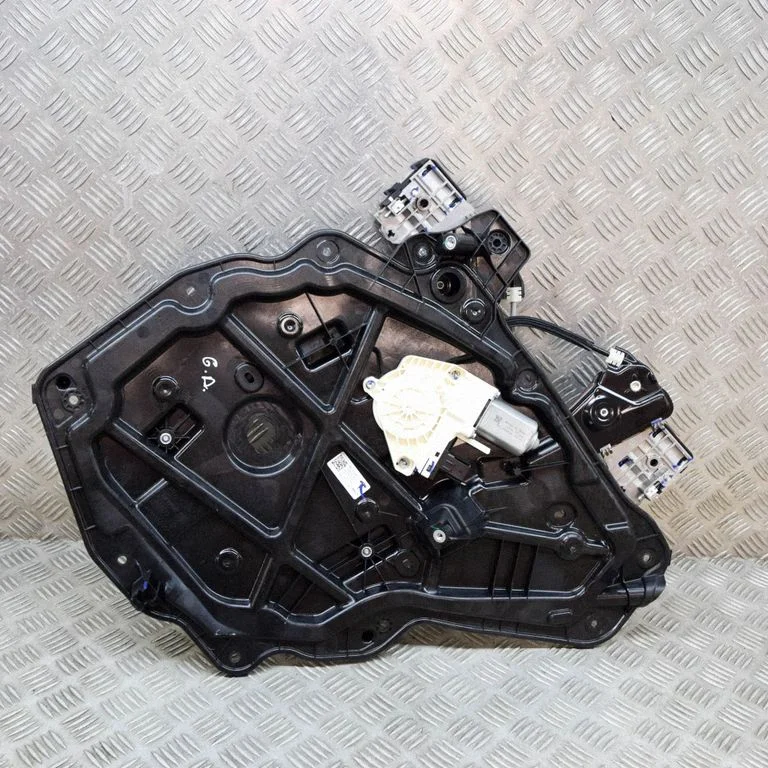 Rear window lifting mechanism without motor G03482100