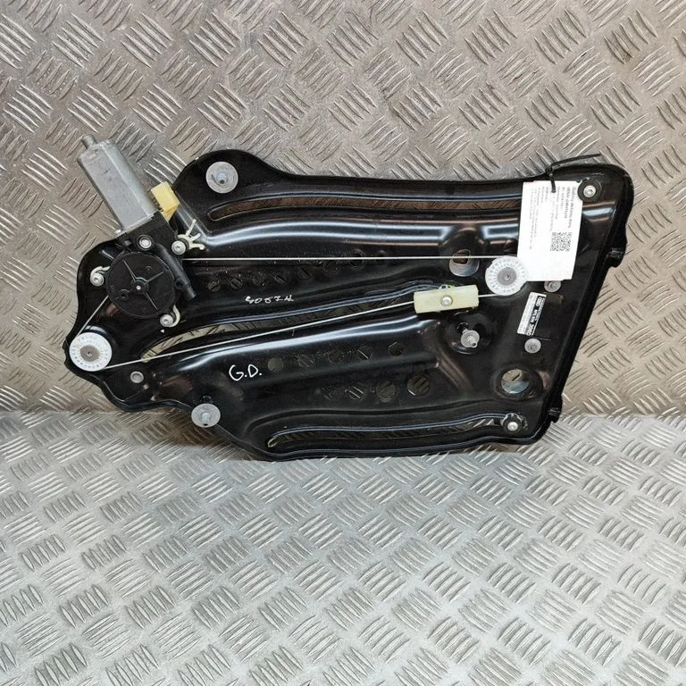 Aizmugurējā el. loga pacēlāja mehānisms bez motoriņa 8F0839498D