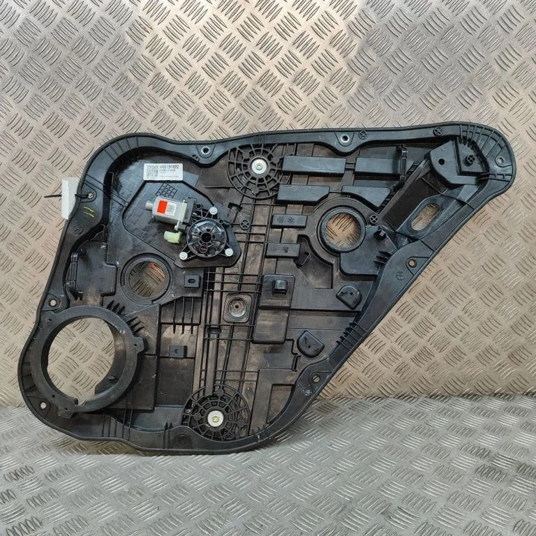 Rear window lifting mechanism without motor 83480CV000