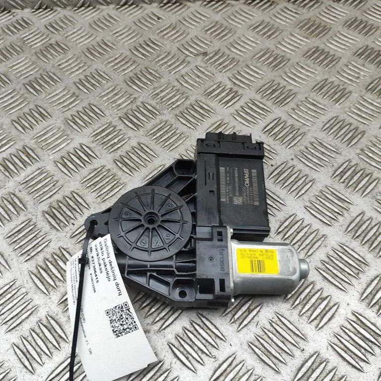 Aizmugurējā loga pacēlāja motoriņš 32283266