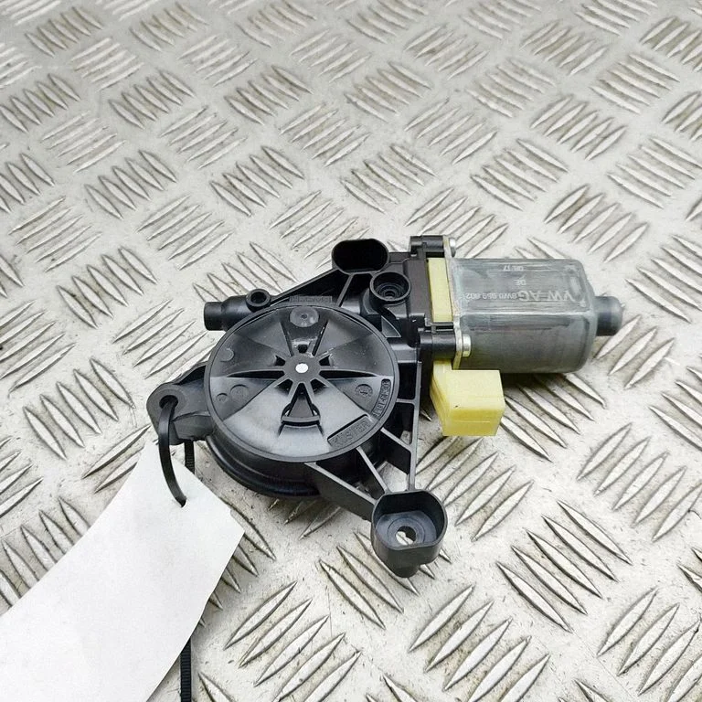 Aizmugurējā loga pacēlāja motoriņš 8W0959802DE