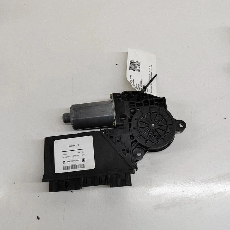 Aizmugurējā loga pacēlāja motoriņš 0130821765