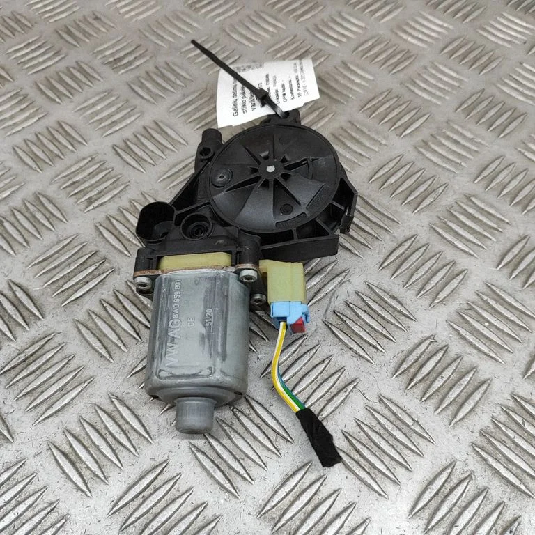 Aizmugurējā loga pacēlāja motoriņš 0130822705