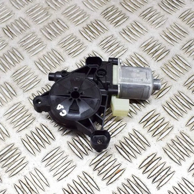 Aizmugurējā loga pacēlāja motoriņš 8W0959812