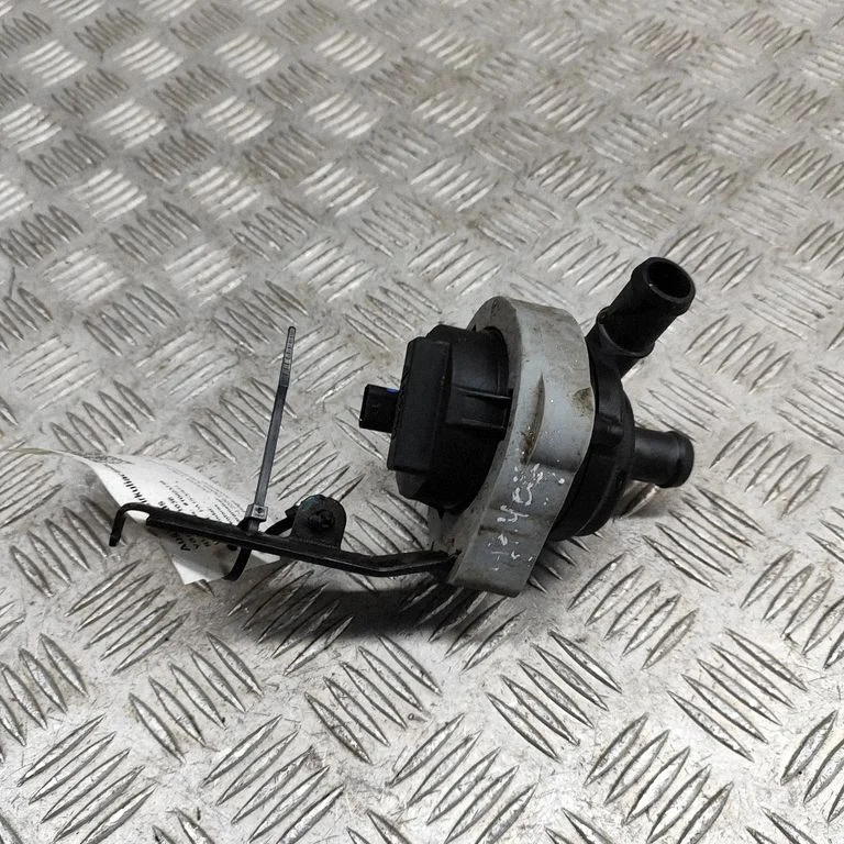 Elektriskais cirkulācijas sūknītis J9D318D474AA