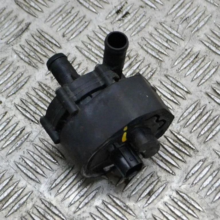 Elektriskais cirkulācijas sūknītis – Tesla Model S (2012-)