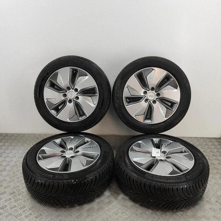R17 alloy rim 52910K4000