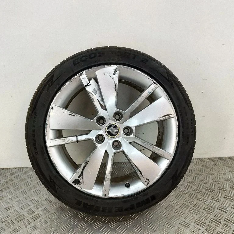 R18 alloy rim 3V0601025AE