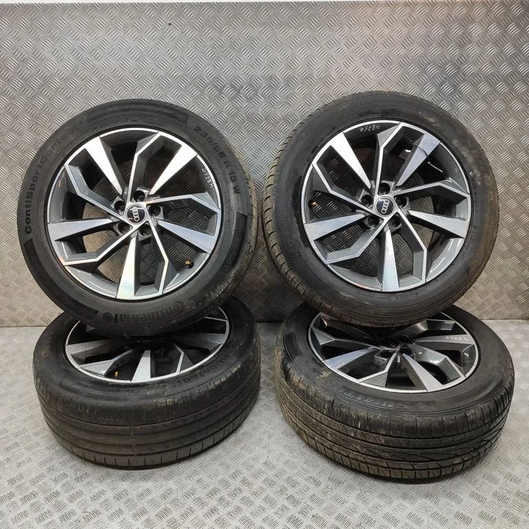 R19 vieglmetāla disks (-i) 80A601025BK