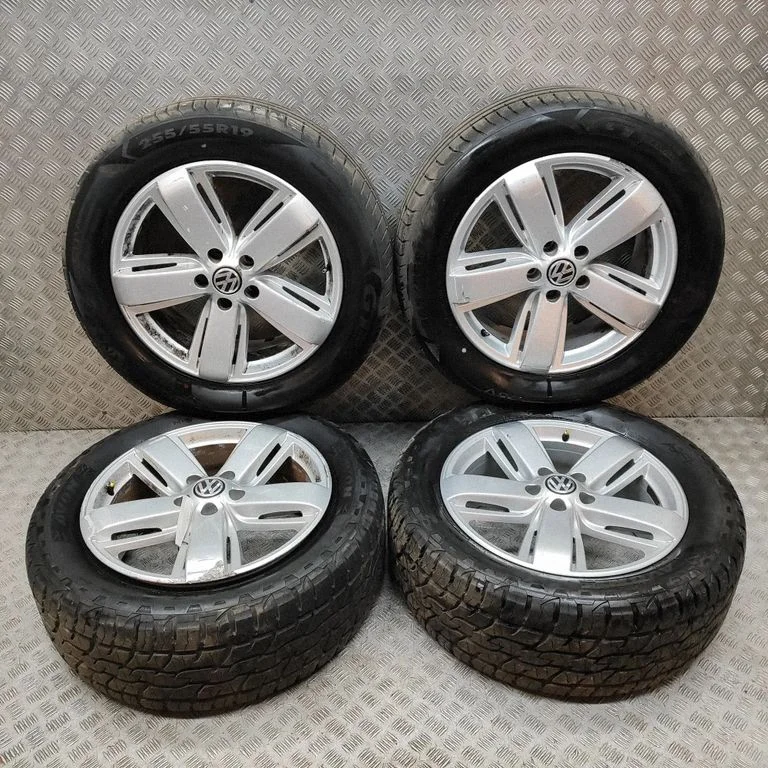 R19 vieglmetāla disks (-i) 2H0601025Q
