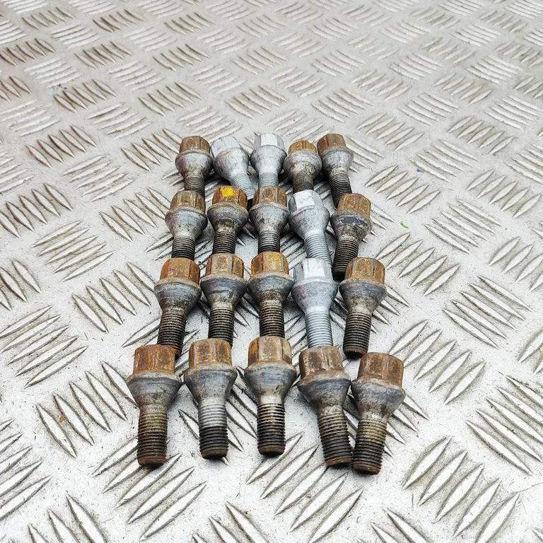 Skrūves/uzgriežņi 13230335