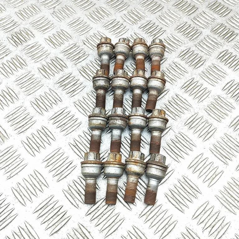 Skrūves/uzgriežņi 8R0601295