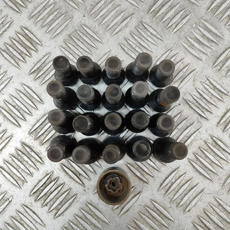 Nuts/bolts 6890324