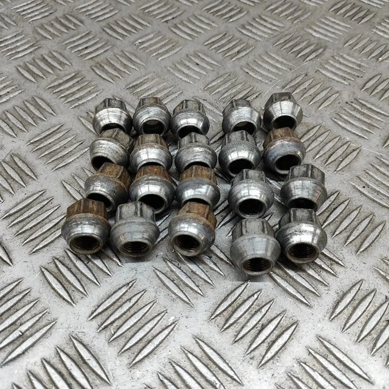 Skrūves/uzgriežņi 102700200B