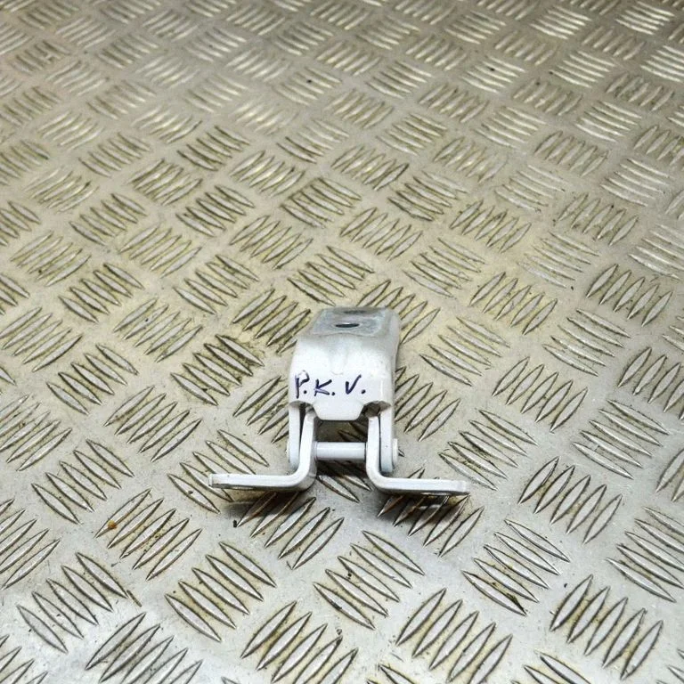 Priekšējā augšējā eņģe – kreisā