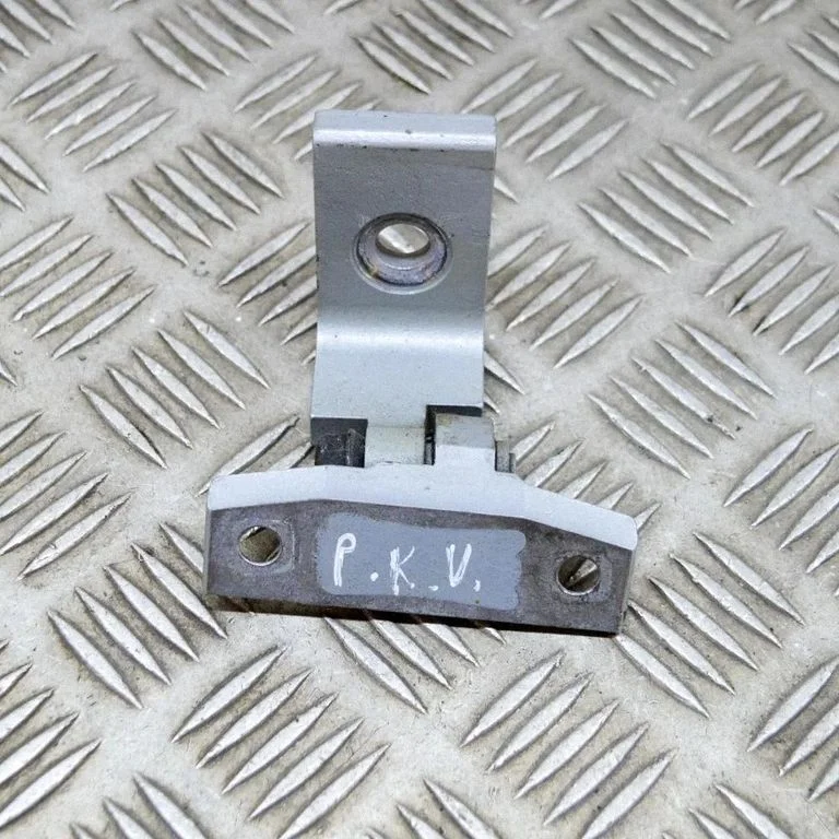 Priekšējā augšējā eņģe A046574