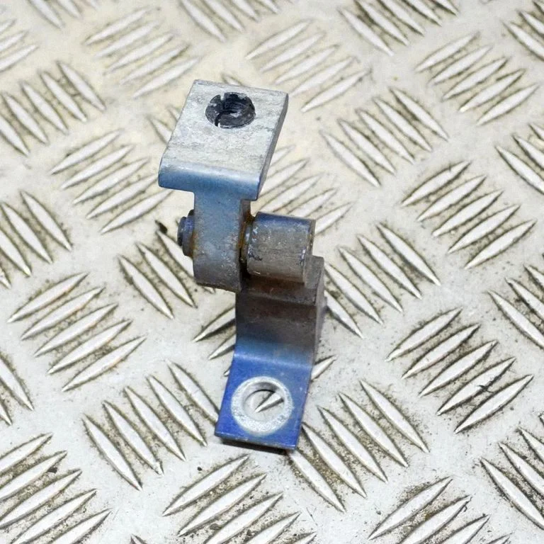 Priekšējā augšējā eņģe 8K0831431B