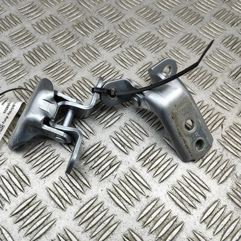 Esiukse hingede komplekt 6873012120 – Lexus RZ (2023-)