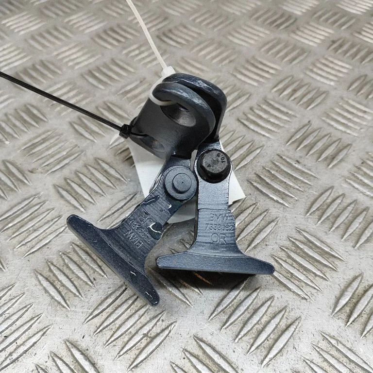 Esiukse hingede komplekt 7333060