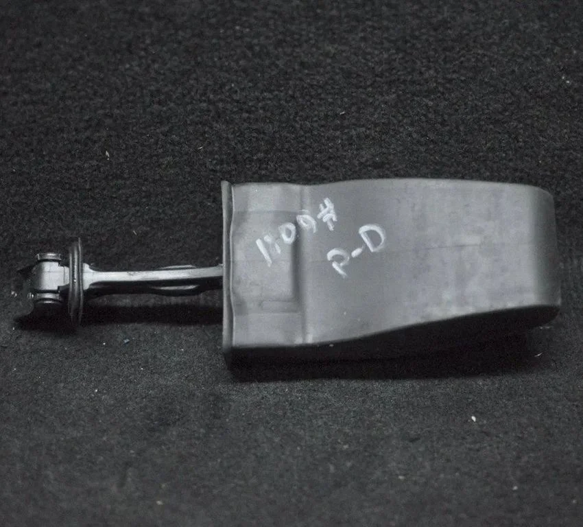 Priekinių durų atvėrimo ribotuvas