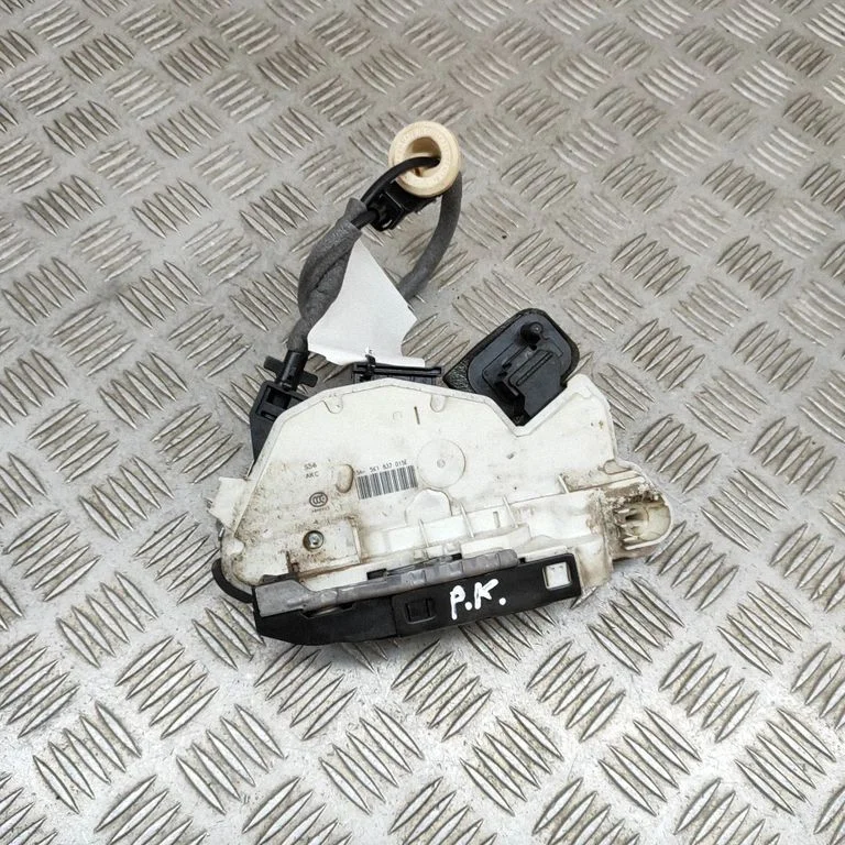 Priekšējā slēdzene (pie roktura) – Volkswagen e-Golf (2014-)