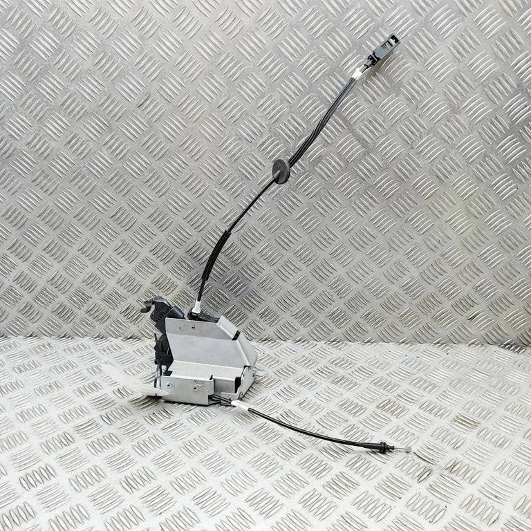 Priekšējā slēdzene (pie roktura) BK31V219A65AK