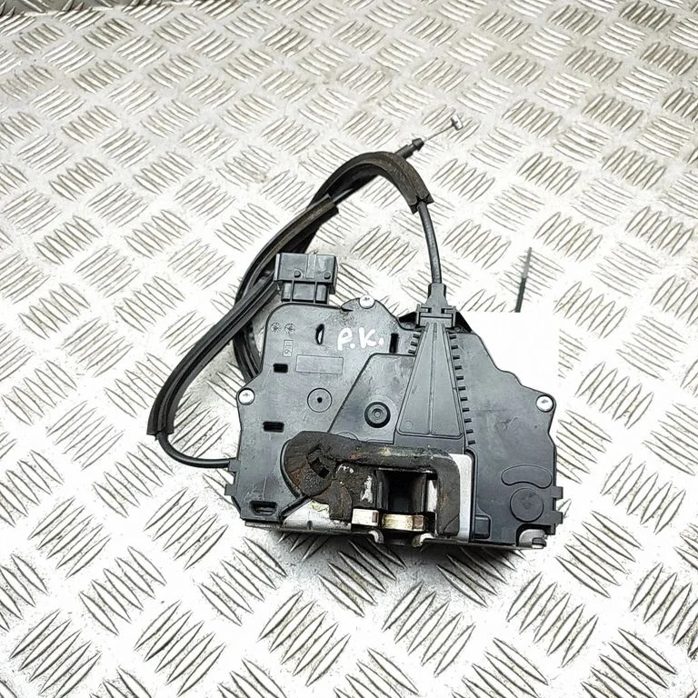Priekšējā slēdzene (pie roktura) – Peugeot Boxer (2015-)