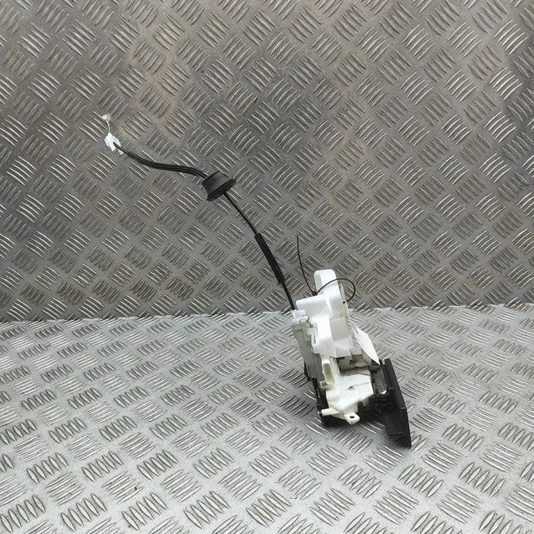 Coupe door lock (next to the handle) 971837865