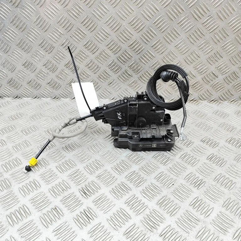 Priekšējā slēdzene (pie roktura) A0997206501