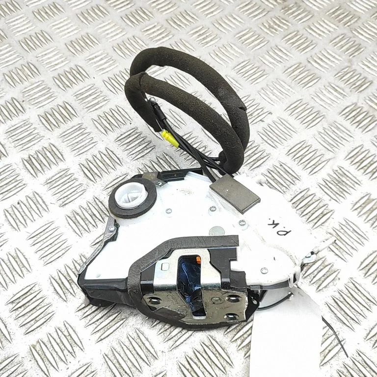 Coupe door lock (next to the handle) 61032VA211