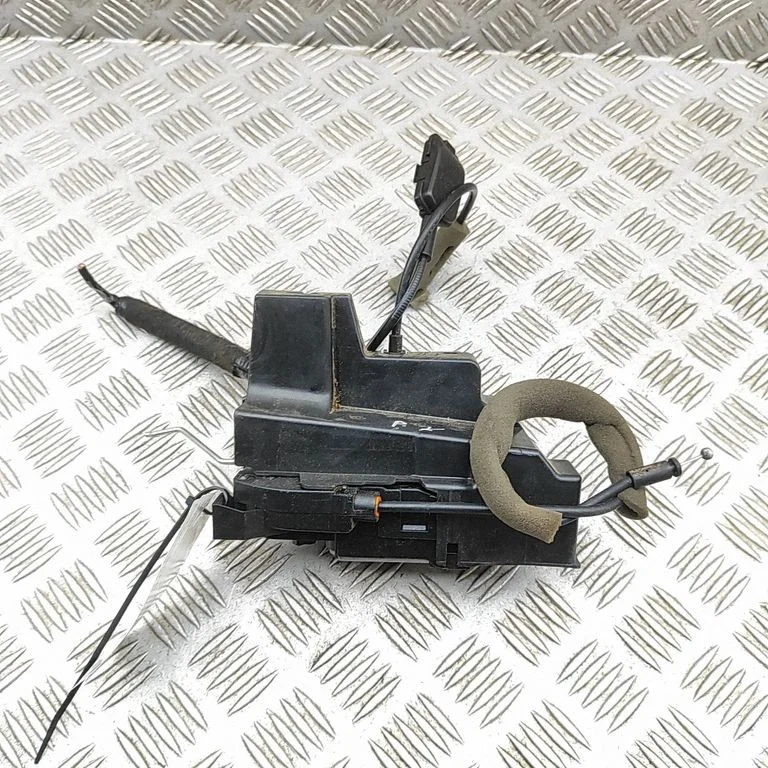 Coupe door lock (next to the handle) 805031337R