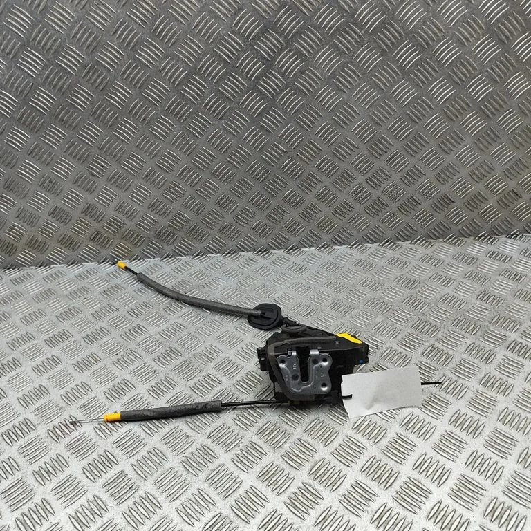 Coupe door lock (next to the handle) – Renault Austral (2023-)