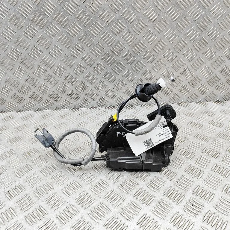 Priekšējā slēdzene (pie roktura) 5TC837015B