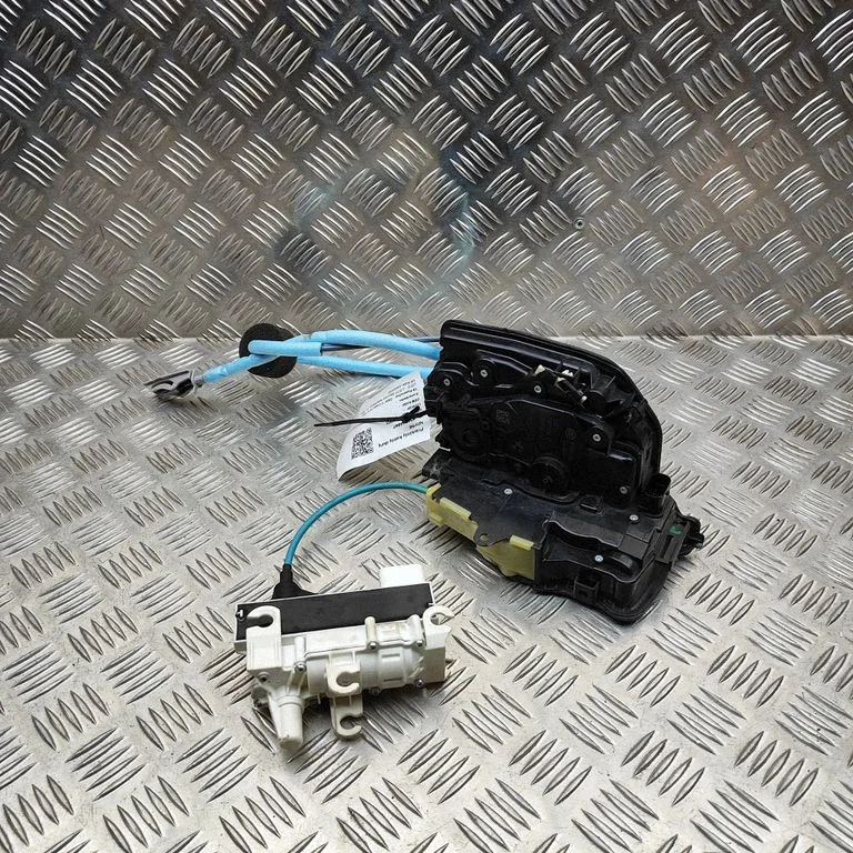 Front door lock 7450417