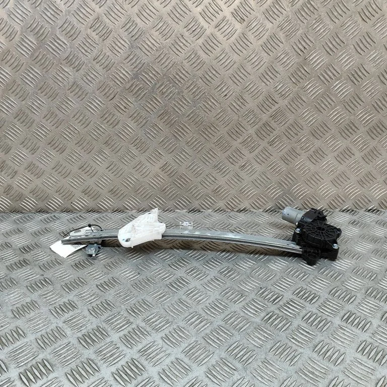 Front door window regulator with motor CM093690A