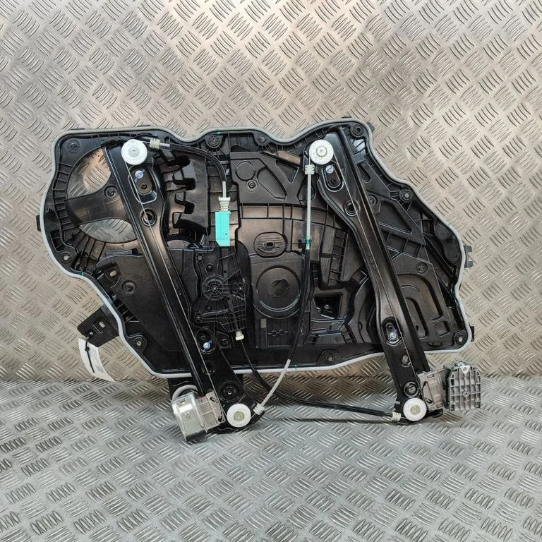 Priekšējā el. loga pacēlāja mehānisma komplekts G03483101