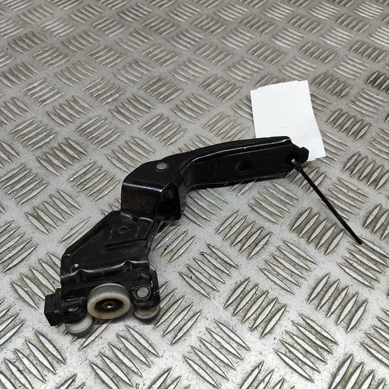 Sliding door upper roller guide/hinge – Volkswagen Caddy (2015-2020)