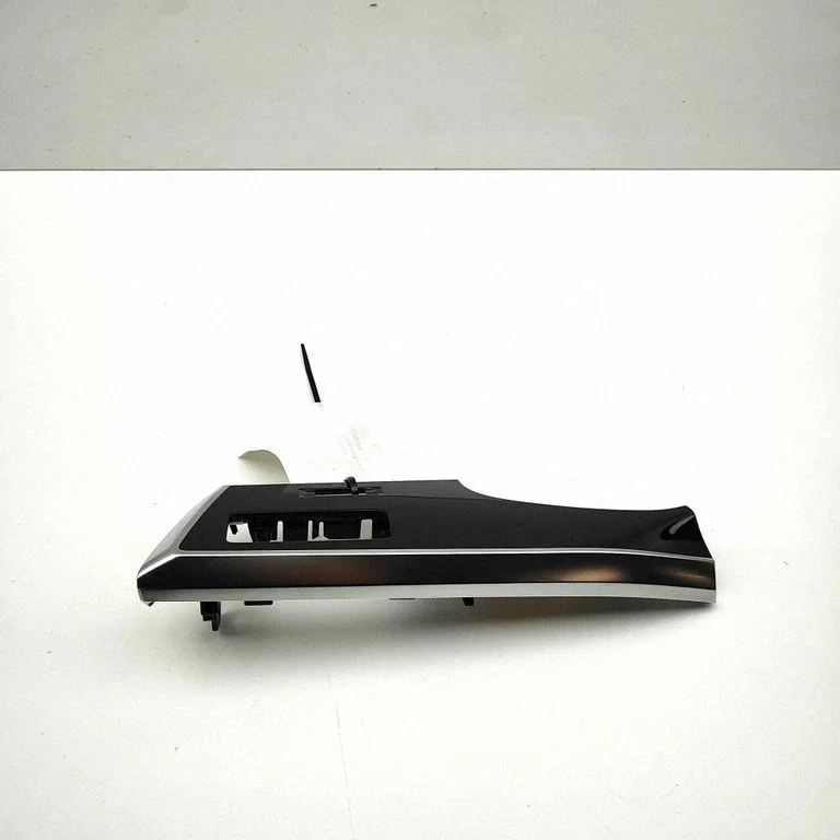 Dashboard glove box trim 4M8857237