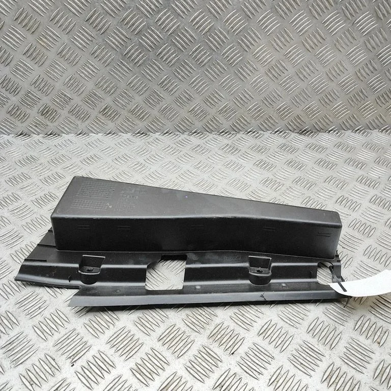 Kindalaeka dekoratiivviimistlusriba 5801715307 – Iveco Daily 6th gen (2014-)