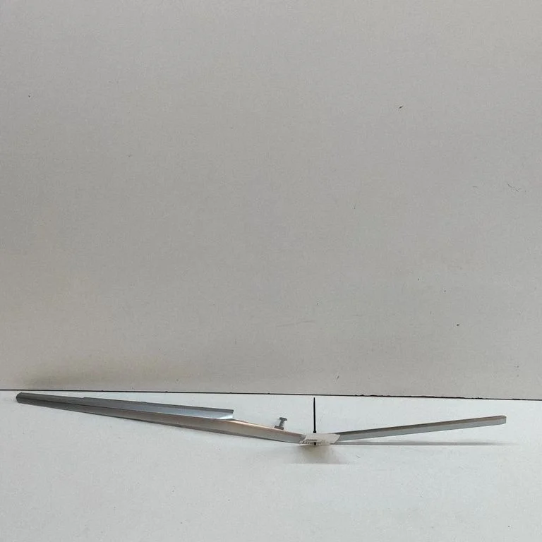 Dekoratīvā apdares josliņa 7T2857115A