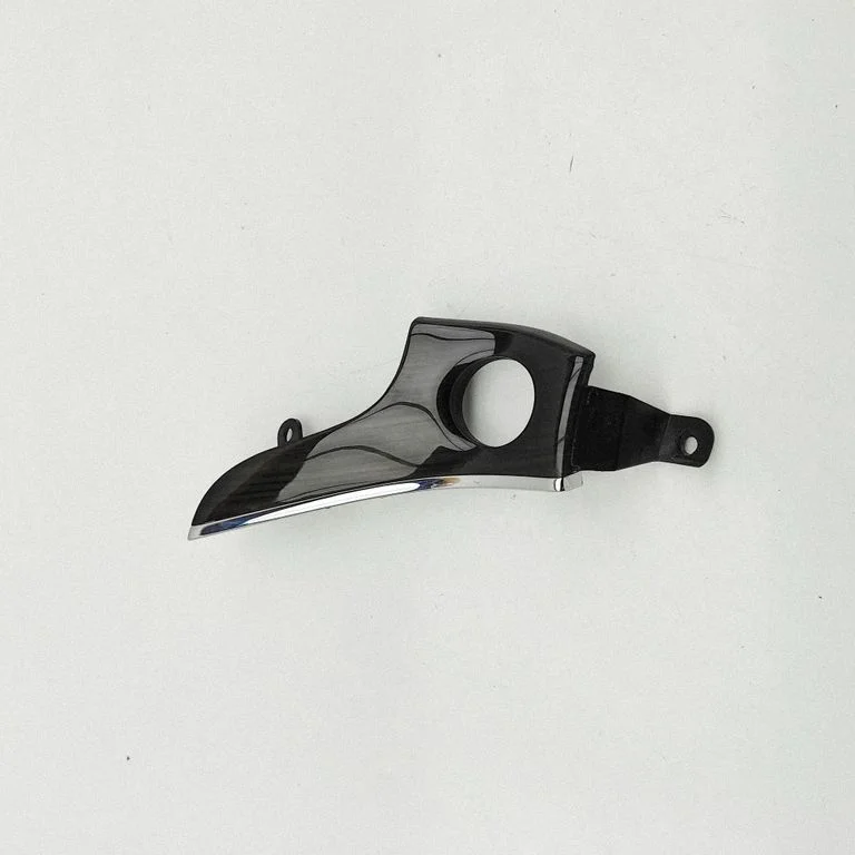 Dashboard glove box trim X70006400